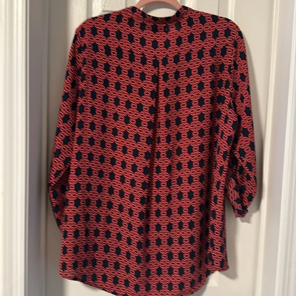 Beautiful Pink Rose 3/4 sleeve v-neck blouse. - Picture 6 of 6